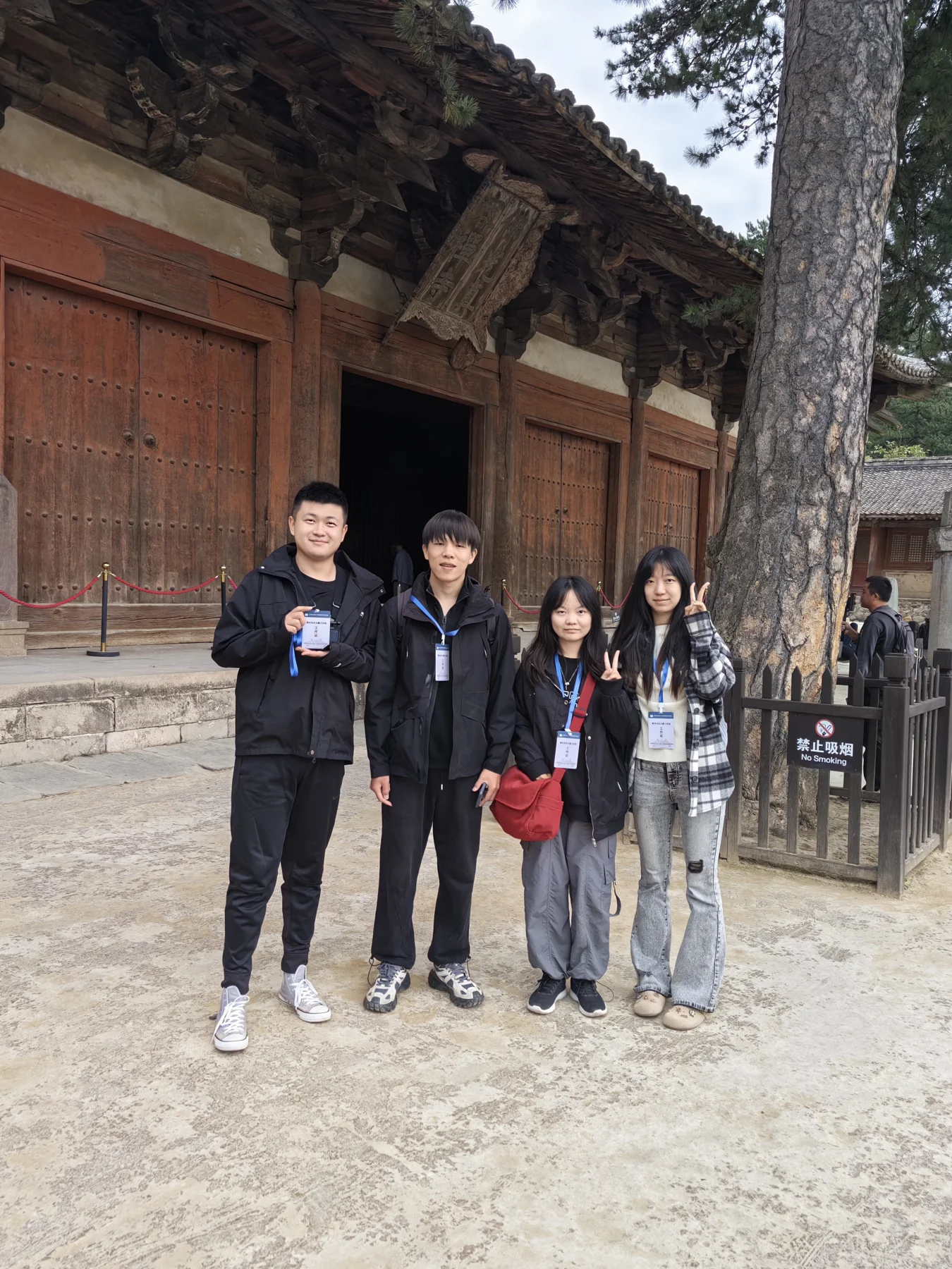 佛光寺实地测试期间的团队合照