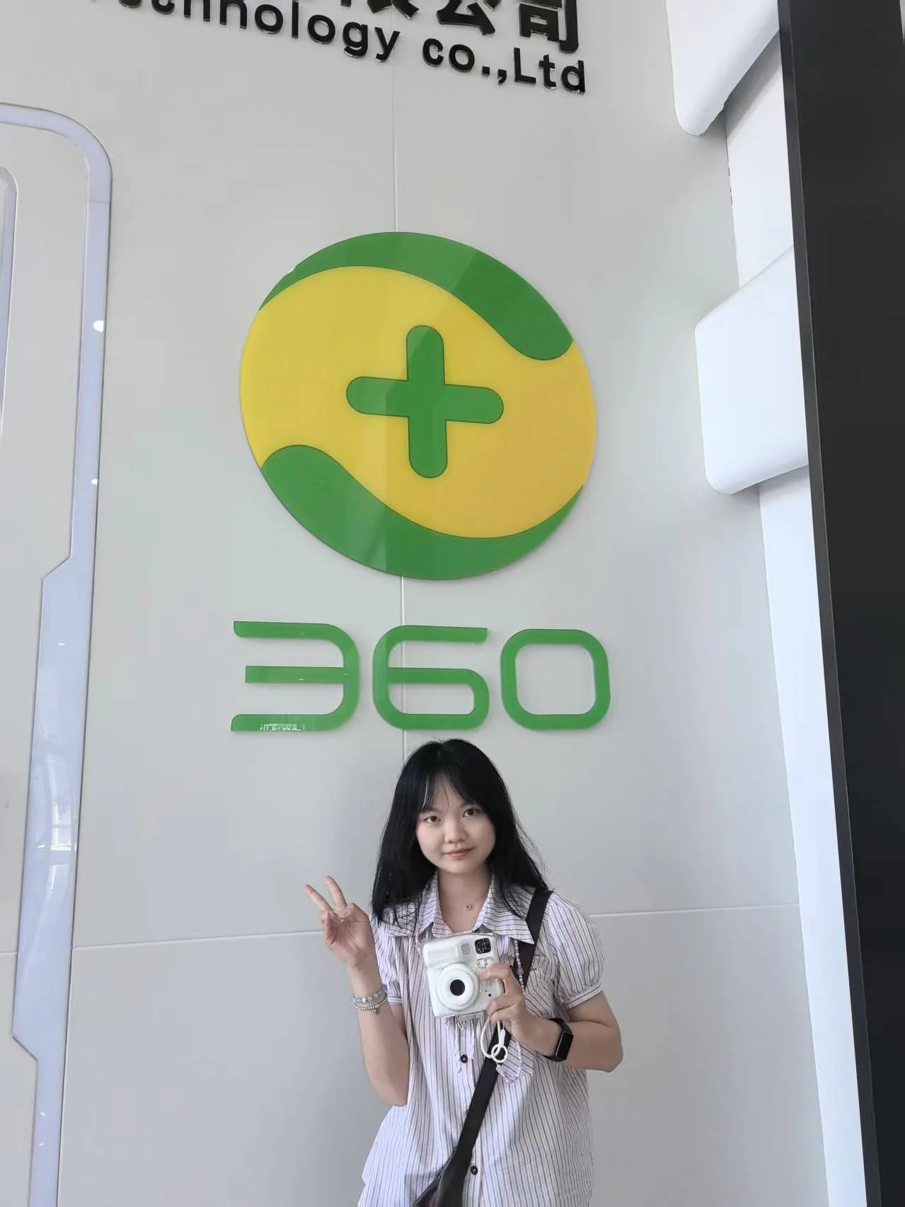 馨月在 360 的实习留影